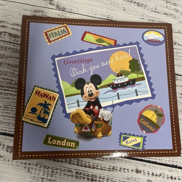 3pc Lot of Walt Disney World & Adventures by Disney Photo Scrap Books 2015 2018 - Picture 3 of 16